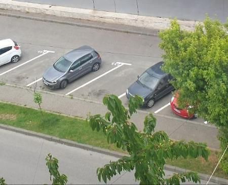 Hellen Apartament Targoviste Buitenkant foto