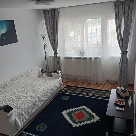 Hellen Apartament Targoviste Buitenkant foto