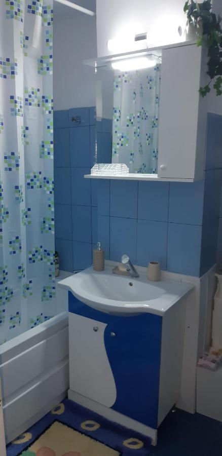Hellen Apartament Targoviste Buitenkant foto