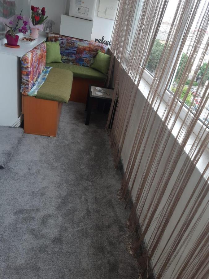 Hellen Apartament Targoviste Buitenkant foto