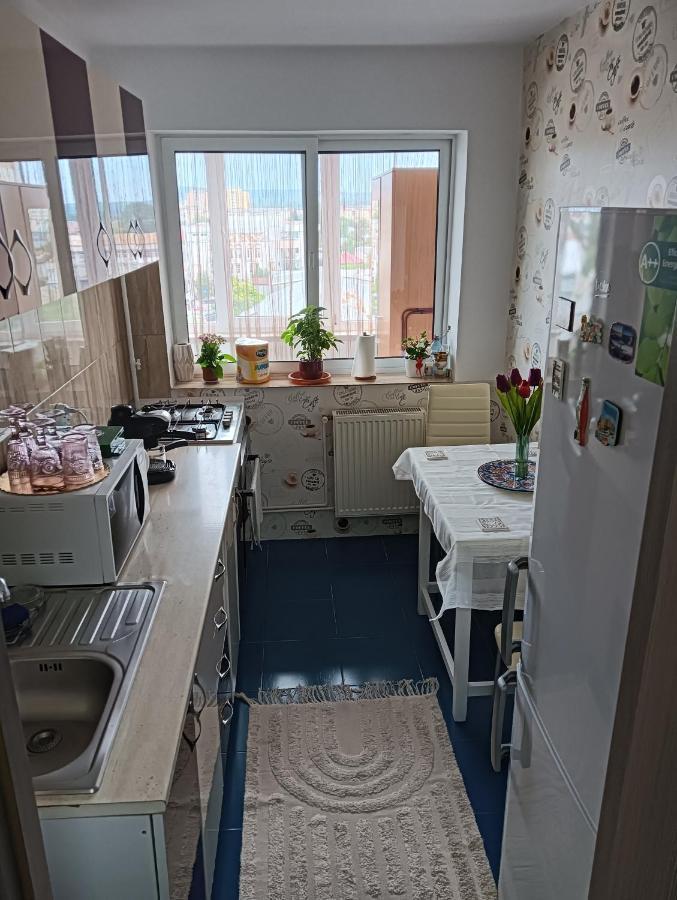 Hellen Apartament Targoviste Buitenkant foto